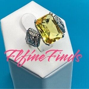 ⭐️Radiant Cut  Canary Yellow Cz Diamond Ring⭐️